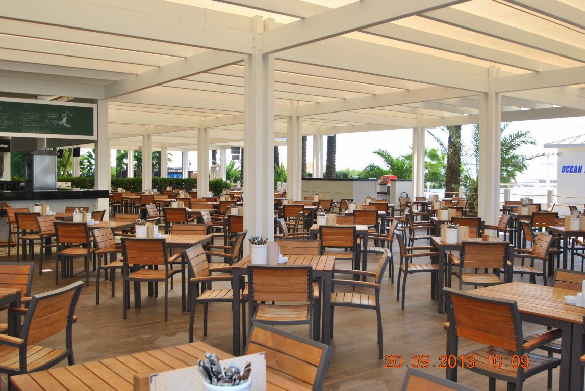 imagini hotel TITANIC LARA